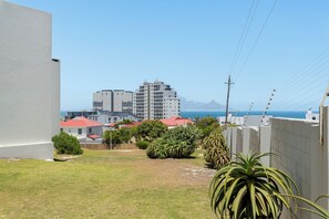 Property grounds - Balmoral Heights | Peaceful Coastal Getaway (Cape Town)