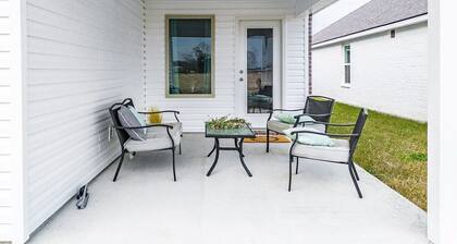 Brand new home, five bedroom, 3 bath, 9 beds