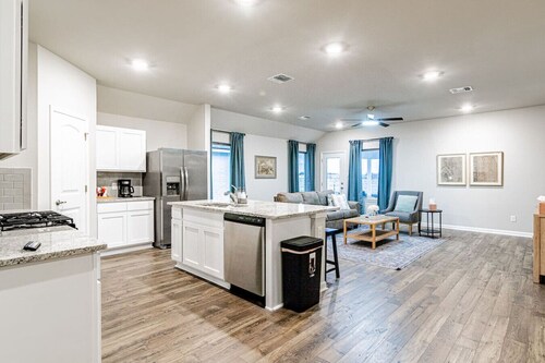 Brand new home, five bedroom, 3 bath, 9 beds