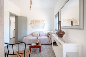 Interior - Red Trullo (Puglia)