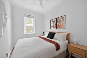2 bedrooms, WiFi, bed sheets - Oak and Light Steps to Cafs Culture and Kings Cross (Darlinghurst)