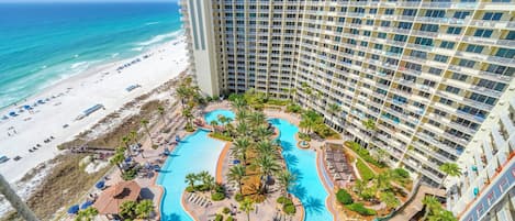 Alberca techada y alberca climatizada