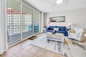 Smart TV - 🌊Large Balcony-Gulf Views-Multiple Pools-Shores of Panama 1525🌊 (Panama City)