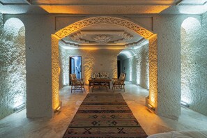 Deluxe Quadruple Room | Frette Italian sheets, premium bedding, Select Comfort beds, desk - Tyana Cave House (Nevsehir)