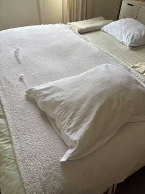 2 bedrooms, iron/ironing board, free WiFi, bed sheets - Hidden Gem Located just off Highbury Fields (London)