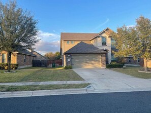 Exterior - Host Fav- Upscale Home 6 Beds + Sleeper Great Area (Williamson County)