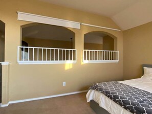 4 bedrooms, iron/ironing board, WiFi, bed sheets - Host Fav- Upscale Home 6 Beds + Sleeper Great Area (Williamson County)