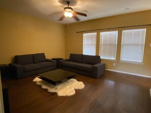 TV, fireplace - Host Fav- Upscale Home 6 Beds + Sleeper Great Area (Williamson County)
