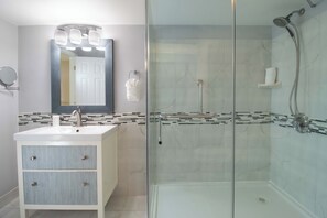 Hair dryer - Bubbles Up ~ Beachfront & Top Corner Balcony (Folly Beach)