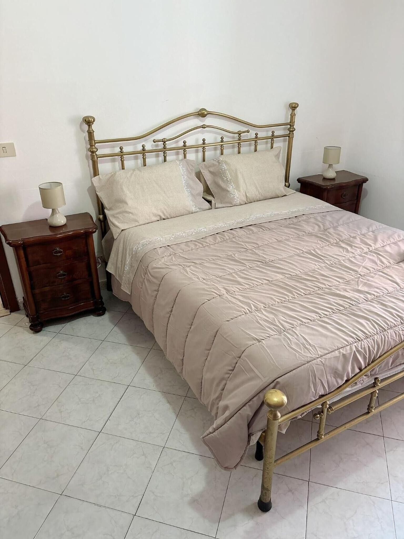 Fer et planche à repasser, Wi-Fi, draps fournis