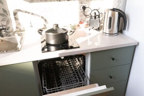 Kühlschrank, Mikrowelle, Geschirrspüler