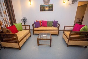 Living area - Tropical Haven 2BR Family Gateway in Hikkaduwa (Hikkaduwa)