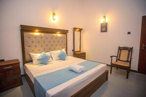 Room - Tropical Haven 2BR Family Gateway in Hikkaduwa (Hikkaduwa)