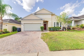 Exterior - Private Pool Retreat Near Disney | 4BR Getaway (Davenport)