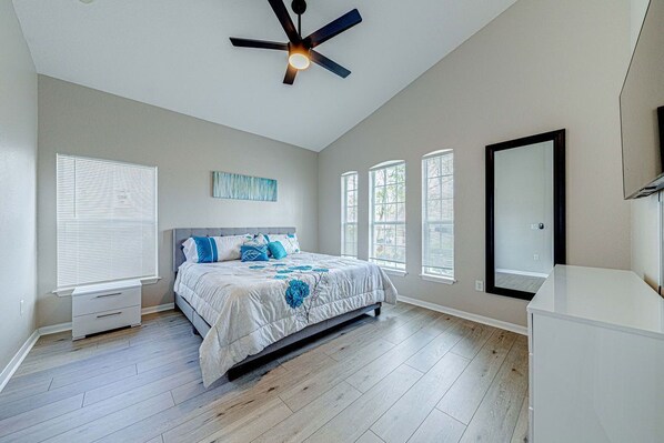 4 bedrooms, iron/ironing board, WiFi, bed sheets - Private Pool Retreat Near Disney | 4BR Getaway (Davenport)