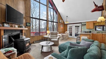 Smart-TV, Kamin, Bücher