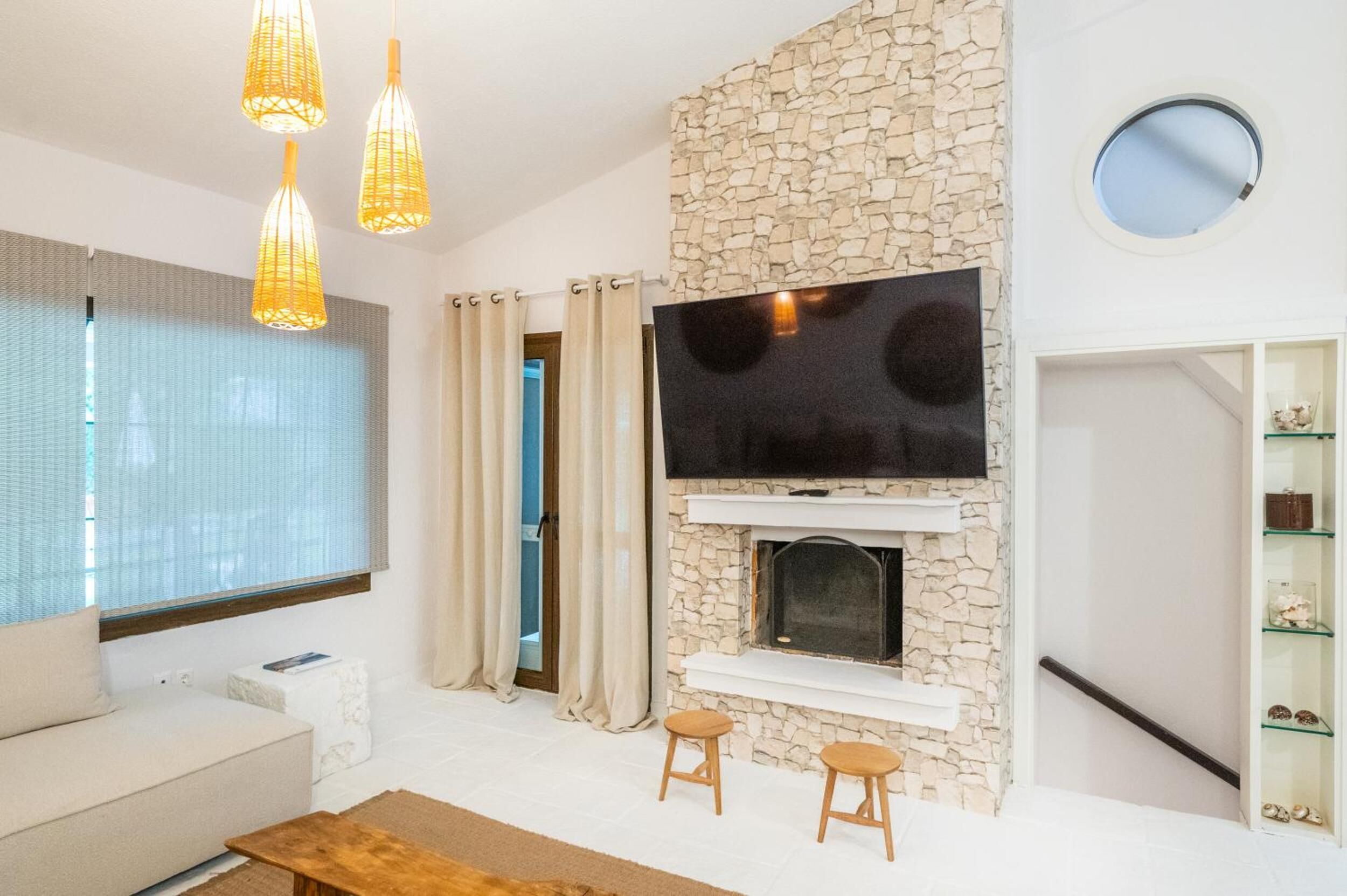 TV, peis og bordtennis