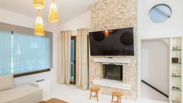 TV, peis og bordtennis