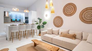 TV, fireplace, ping pong