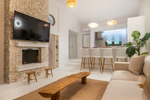 Fernseher, Kamin, Tischtennisplatte