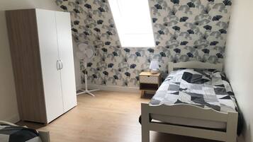 Iron/ironing board, WiFi, bed sheets