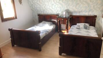 3 dormitorios, tabla de planchar con plancha, wifi y ropa de cama