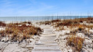 A sandy beach path leading to the ocean. - Southern Charm (Port St. Joe)