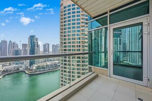 Property grounds - Curated High-Floor 2BR+Sofa Bed / Marina / Water View (Dubai)