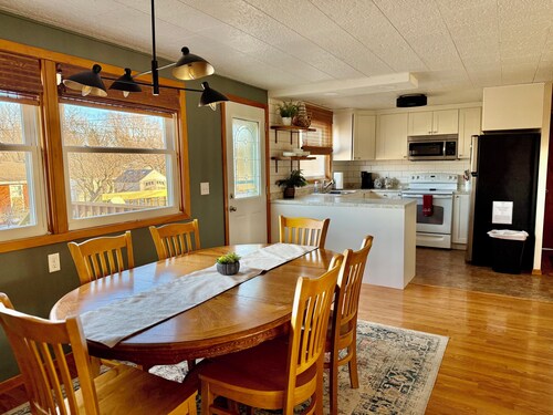 6BR Townhome • Fenced Yard • Garage • Near Avera