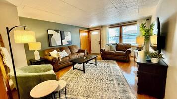 Una Smart TV, libros