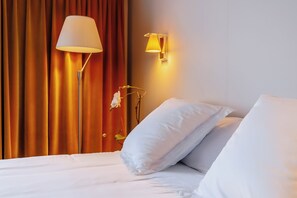 2 bedrooms, iron/ironing board, WiFi, bed sheets - L'Écrin des Sables 4*, an exceptional 70 m2 seafront location (Les Sables-d'Olonne)