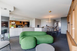 TV - L'Écrin des Sables 4*, an exceptional 70 m2 seafront location (Les Sables-d'Olonne)
