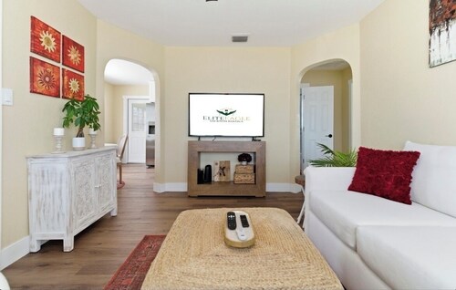 Walk to St Pete Beach! 2 BR Home Near Restaurants & Bars