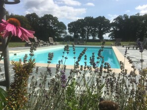 Piscina all'aperto, una piscina riscaldata
