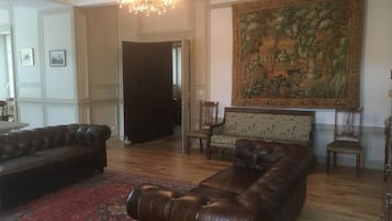 Télévision, cheminée