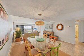 Dining - Walk-Out Beachfront Condo | Sleeps 7 | Heated Pool | Old Florida Charm (Longboat Key)
