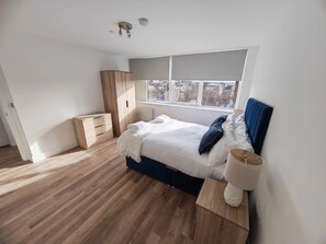 2 habitaciones, tabla de planchar con plancha, wifi y ropa de cama 