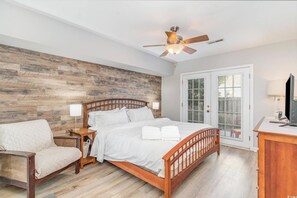 3 bedrooms, iron/ironing board, free WiFi, bed sheets - Coastal Retreat, Walking Distance 2 Beach/Unit5 (North Myrtle Beach)