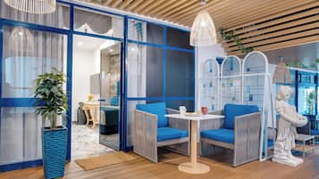 Habitación doble | Minibar, tabla de planchar con plancha, wifi gratis y ropa de cama
