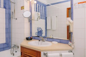 Hair dryer, towels -  Grand Muthu Oura View Beach Club by Monicca Collection (Albufeira)