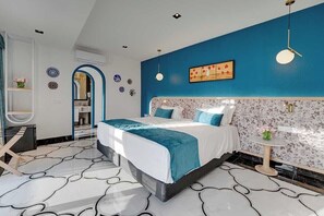 In-room safe, desk, soundproofing, iron/ironing board -  Grand Muthu Oura View Beach Club by Monicca Collection (Albufeira)