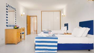 Dobbeltrom | Skrivebord, blendingsgardiner, strykejern/-brett og wi-fi (inkludert)