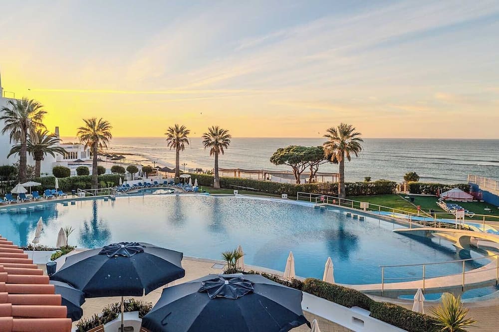 Monicca Collection Oura View Suites