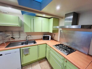 Dishwasher, cookware/dishes/utensils - Le Millésime Barbatre | Centre-ville | 7 couchages (Reims)