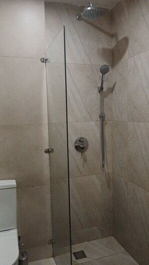 Shower, towels, toilet paper - 2 bedroomsmodern fully-equipped residence with swimming pool and gym (Dakar)