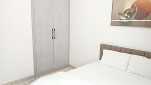 2 bedrooms, iron/ironing board, WiFi, bed sheets - 2 bedroomsmodern fully-equipped residence with swimming pool and gym (Dakar)