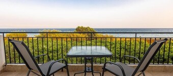Seaheaven House A4 - Beachfront Nest Memi, Koroni