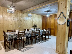 Dining - Holiday Garden Tbilisi (Tbilisi)