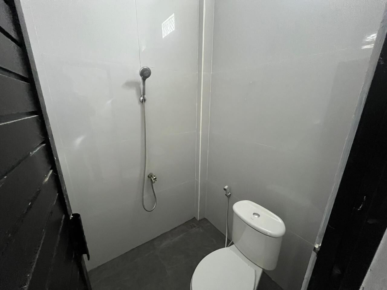 Shower, free toiletries, towels, soap