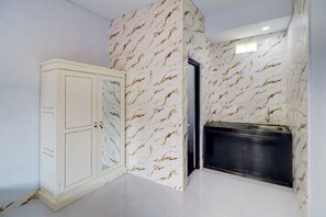 Premium bedding, desk, free WiFi, bed sheets - Hotel O near Mangusada Hospital formerly (Mengwi)